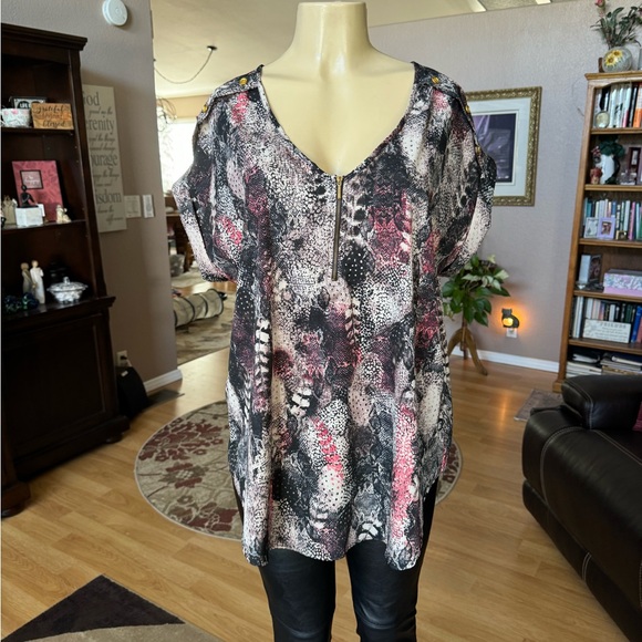 MPH Collection multicolored short sleeve Vneck blouse-size 1X - Picture 6 of 9